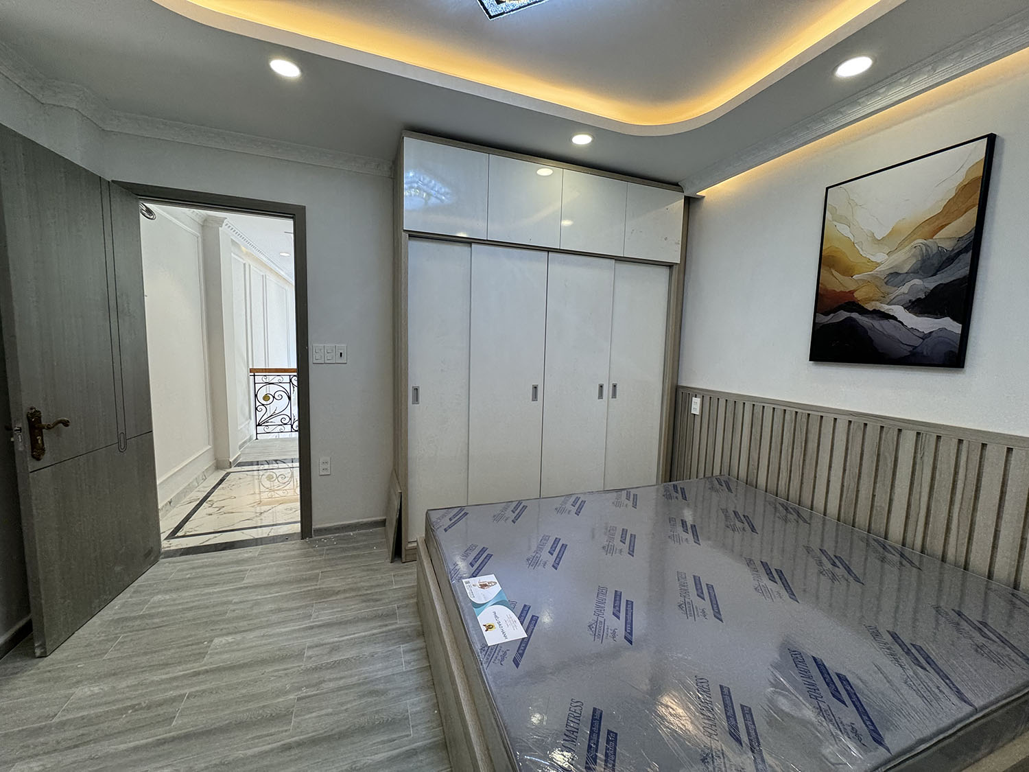 Nhà phố mới 100%, DTKV: 4mx12,5m, vuông, 4 tầng, full nội thất, hẻm xe hơi khu Vip NGUYỄN VĂN TRỖI